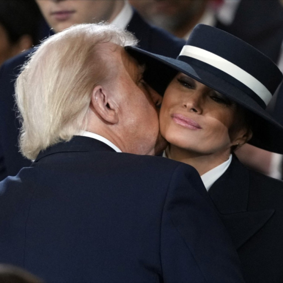 Melanija Tramp vraća omraženi trend? Prva dama u najležernijem izdanju dosad FOTO
